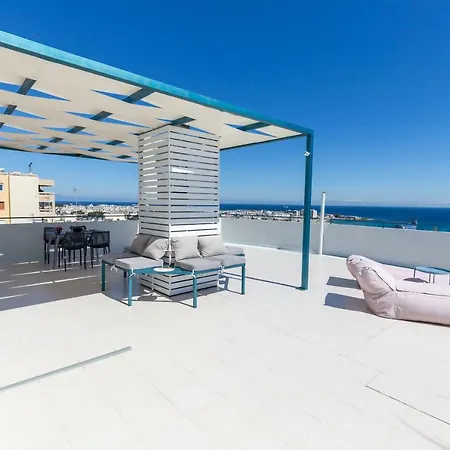 Groovy & Cozy With Private Seaview Rooftop Terrace アパート