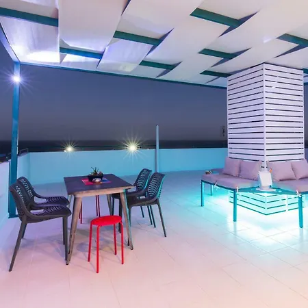 Apartment Groovy & Cozy Apt With Private Seaview Rooftop Terrace *