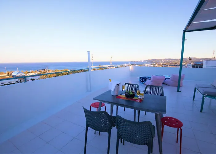 Apartment Groovy & Cozy With Private Seaview Rooftop Terrace *