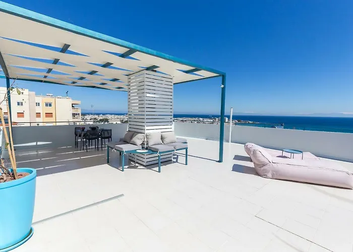 Groovy & Cozy With Private Seaview Rooftop Terrace Apartment