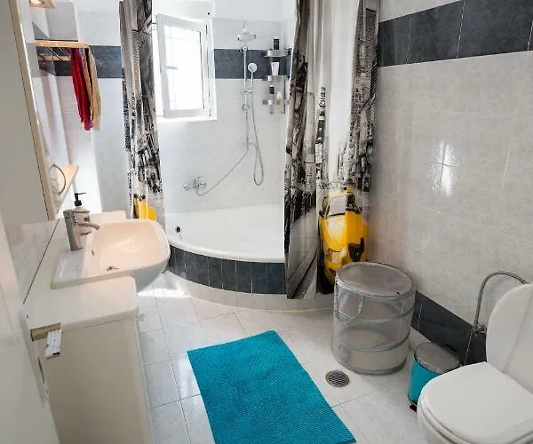 Apartman Groovy & Cozy With Private Seaview Rooftop Terrace